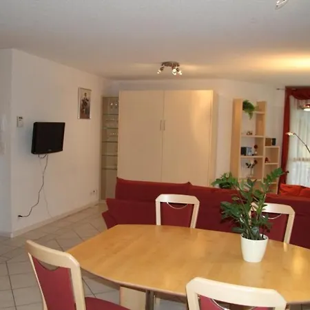 Chateau Apartment *