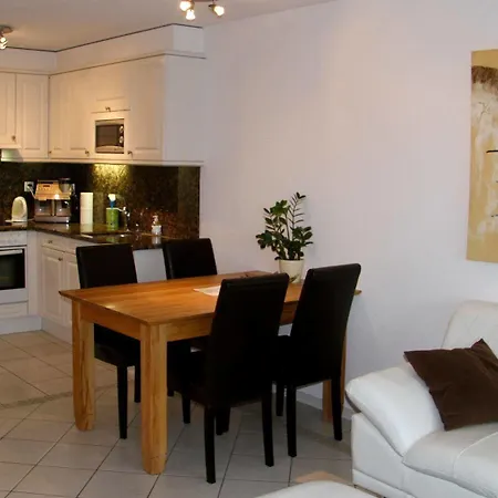 Chateau Apartment *